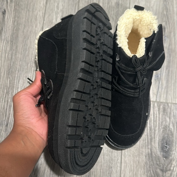 COLD BOOTS FOR CHILDREN (NEW) - Picture 2 of 4